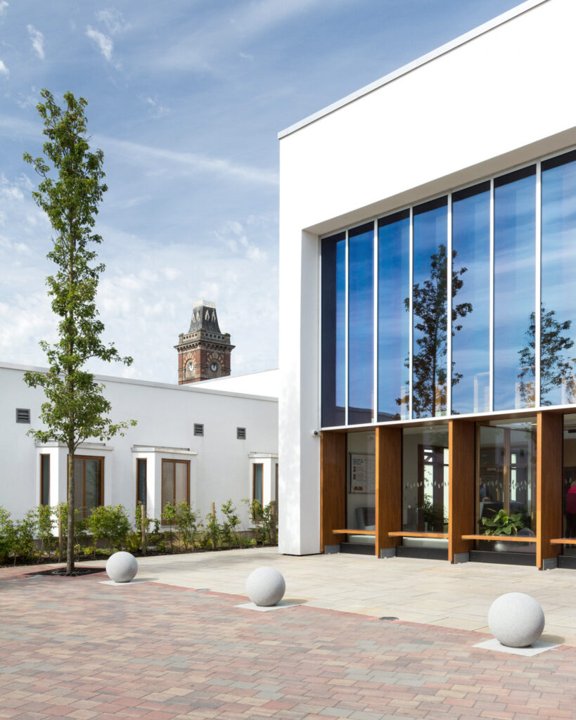 Clock View Hospital Medical Architecture